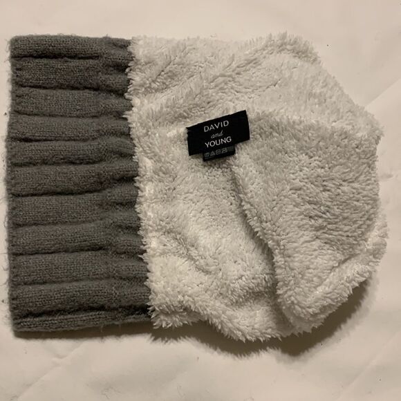David and Young beanie with faux fur lining - Picture 3 of 8
